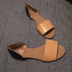 Open toe black and beige slip ons